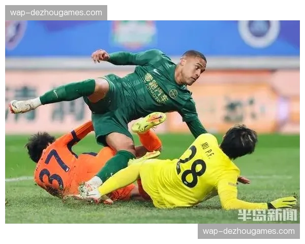 青岛海牛三连败丢8球 进攻乏力防守崩盘深陷降级区